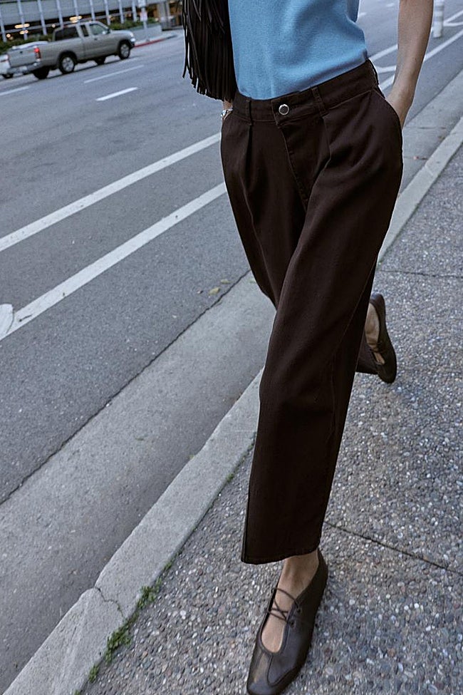 Vaqueros marrones de Zara (35,99 euros)