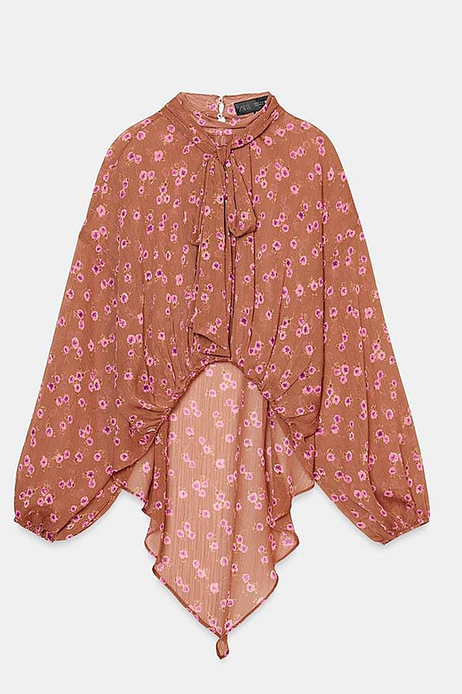Camisa con estampado de flores de Zara (29,99 euros)