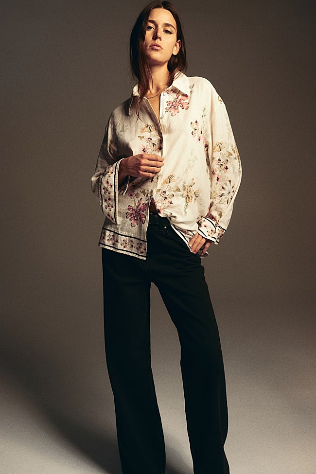 Camisa con estampado de flores de Mango (34.99 euros)