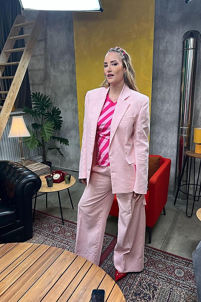 Alba Carrillo con un look de Viguri Haro.