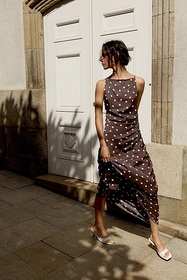 Vestido estampado de Pull & Bear (39,99 euros)