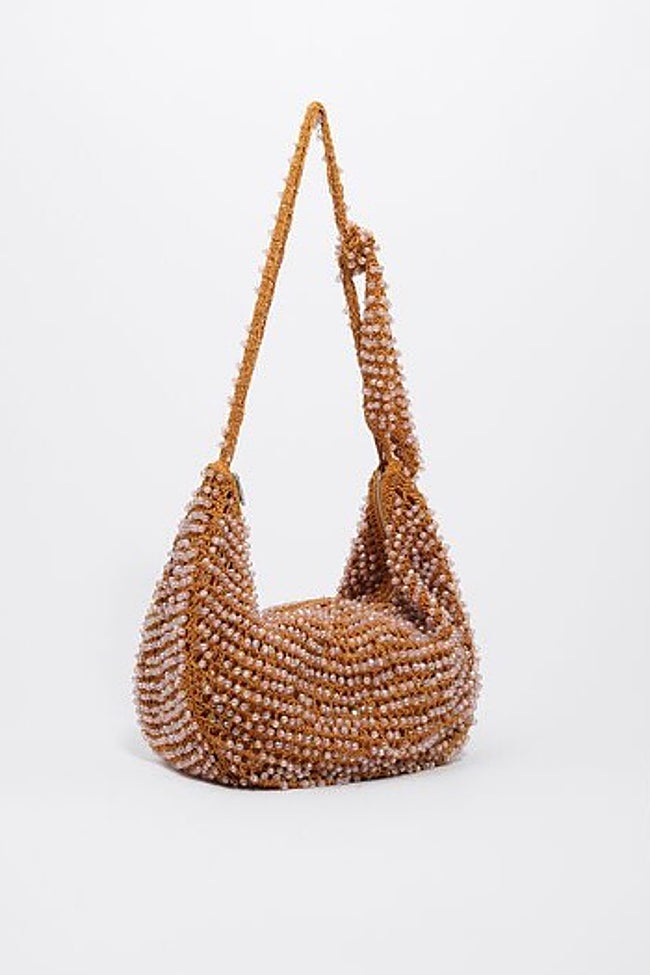 Bolso con abalorios de Bimba & Lola (115 euros)