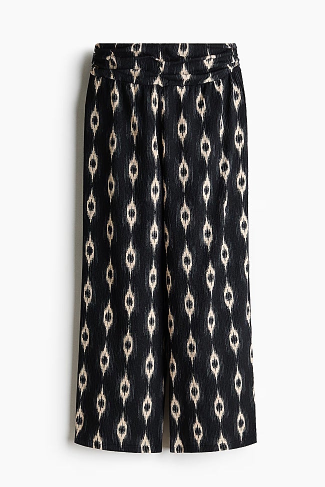 Pantalón estampado de Mango (9,90 euros)