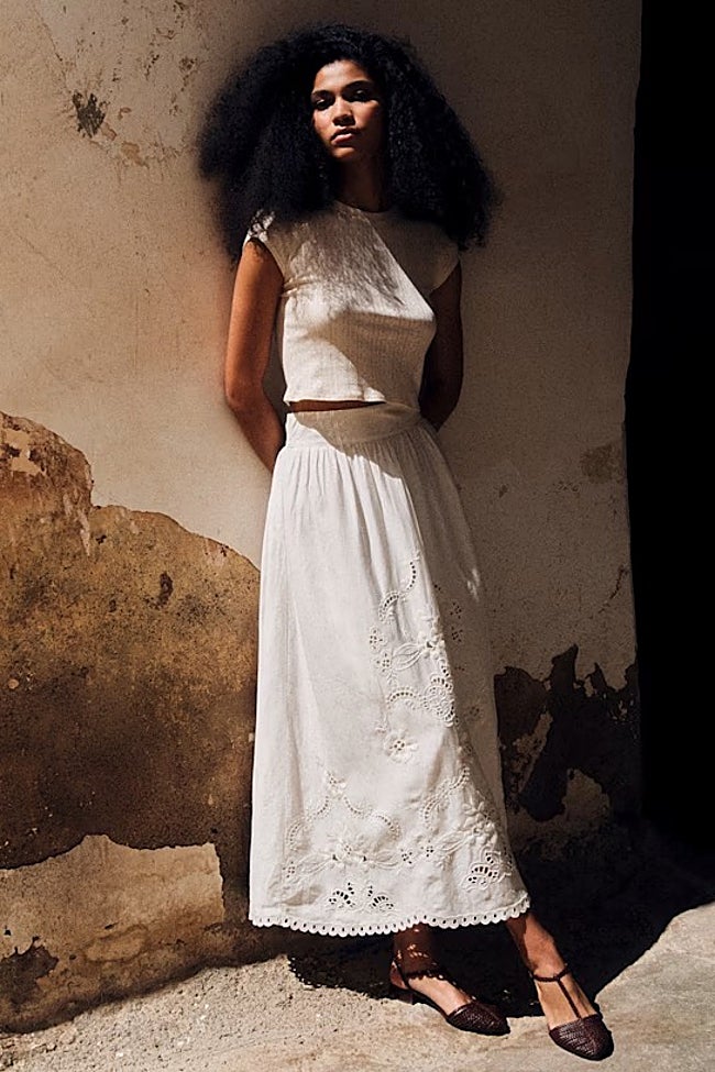 Falda blanca de Sézane (135 euros)