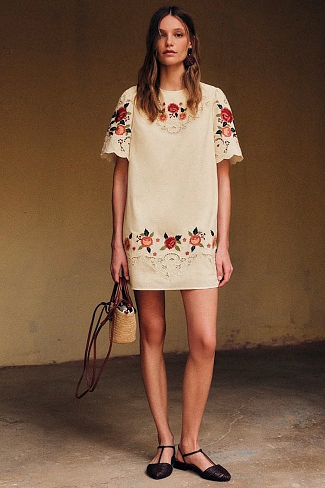 Vestido con flores bordadas de Sézane (165 euros)