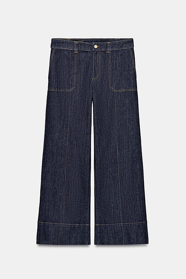 Vaqueros azul oscuro de Zara (29,99 euros)