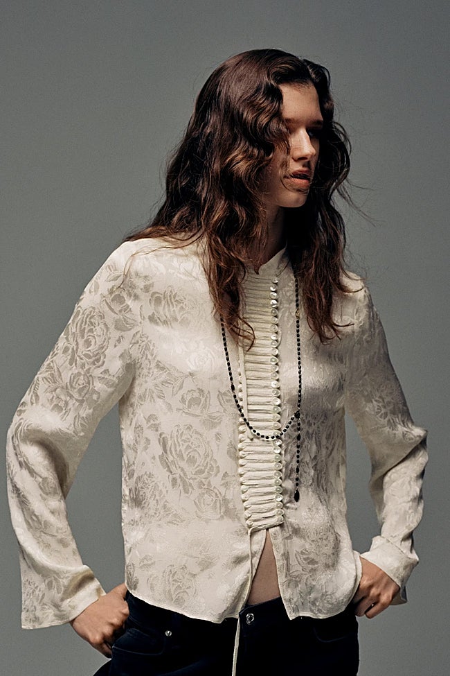 Blusa blanca de Mango (49,99 euros)