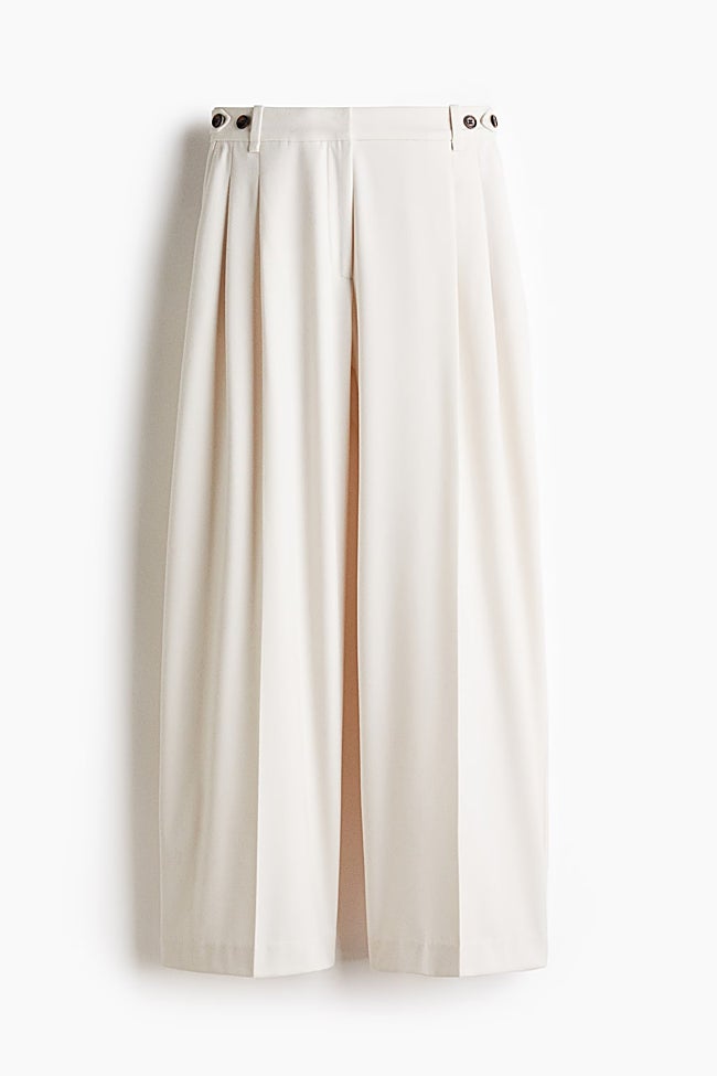 Pantalones con pinzas de H&M (29,99 euros)