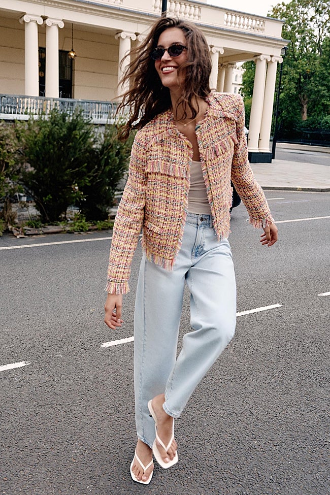 Chaqueta con flecos de Zara (55,99 euros)