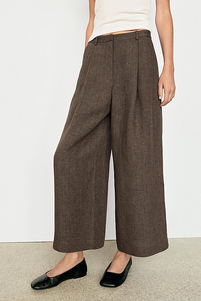 Pantalón marrón de Massimo Dutti (89,95 euros)