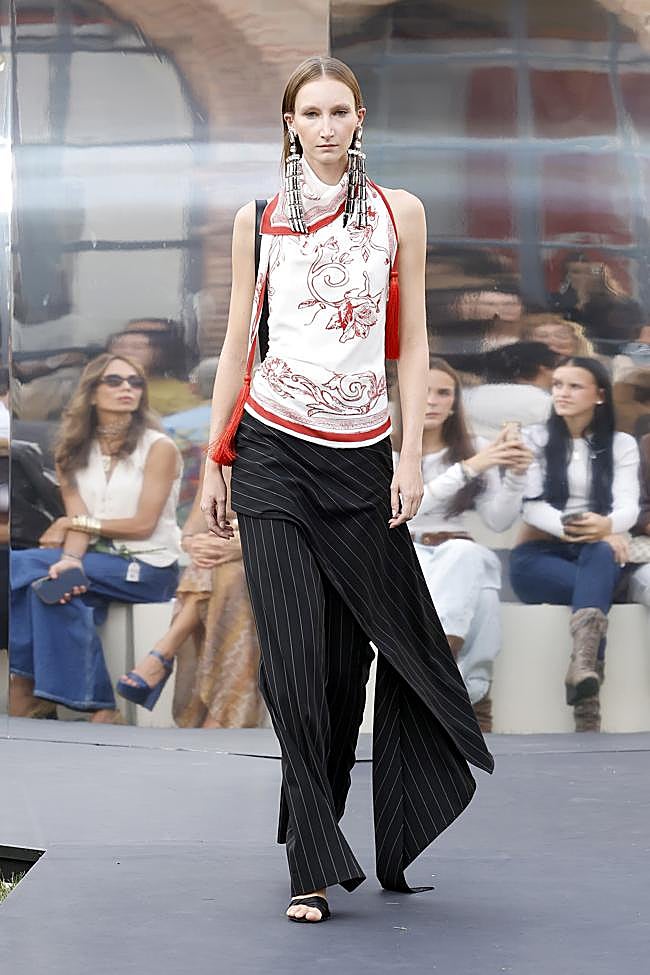 Look de Isabel Sanchís en Mercedes-Benz Fashion Week Madrid.