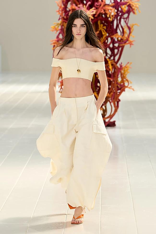 Look de Balenciaga durante la Semana de la Moda de París.
