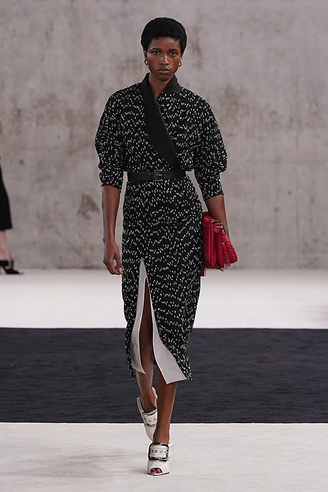 Look de Lanvin durante la Semana de la Moda de París.