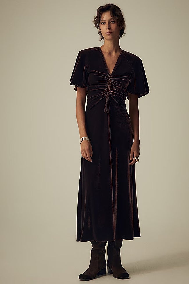 Vestido marrón de Sfera (49,95 euros)