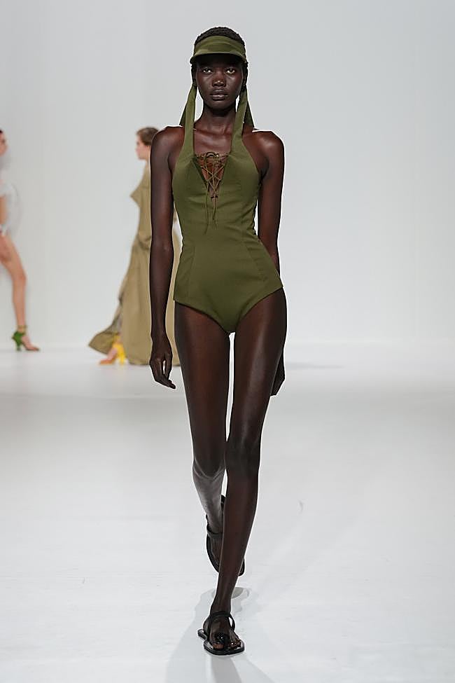 Look del desfile de Jean Paul Gaultier en la Paris Fashion Week.