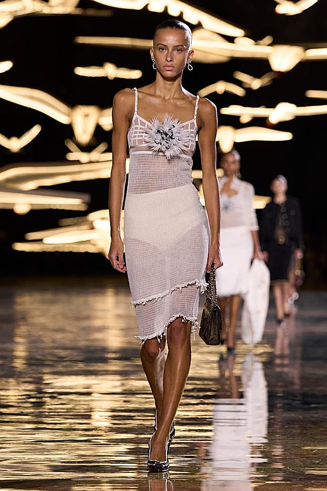 Look de Chanel durante la Semana de la Moda de París.