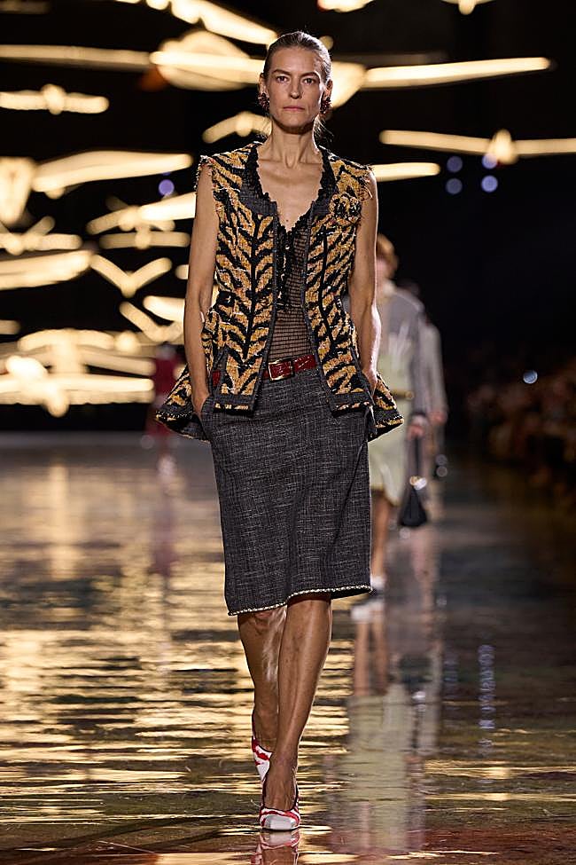 Look de Chanel durante la Semana de la Moda de París.
