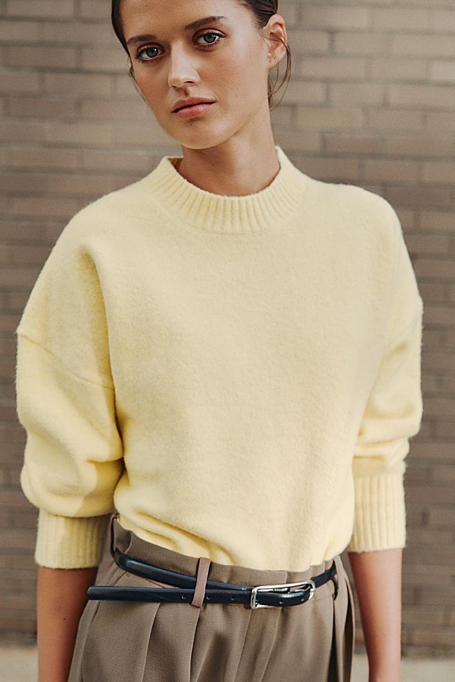 Jersey amarillo de Zara (29,99 euros)