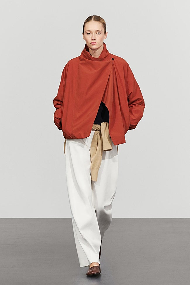 Chaqueta roja de Massimo Dutti (99,99 euros)