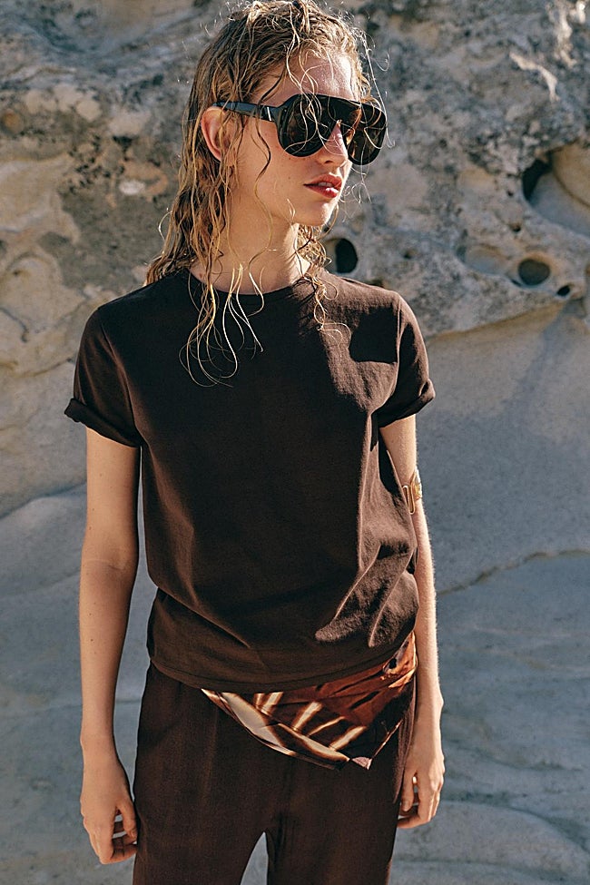 Camiseta marrón de Zara (7,95 euros)