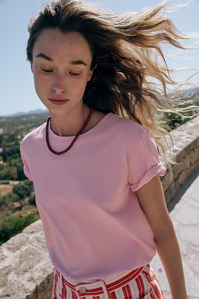 Camiseta rosa de Zara (7,99 euros)