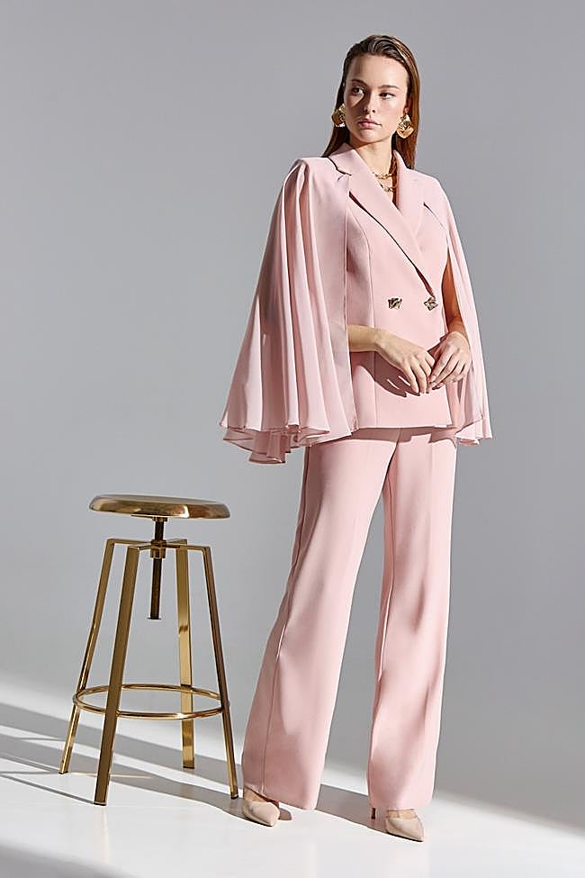 Traje rosa de Sonia Peña: pantalón 260 euros y chaqueta 262,50 euros.