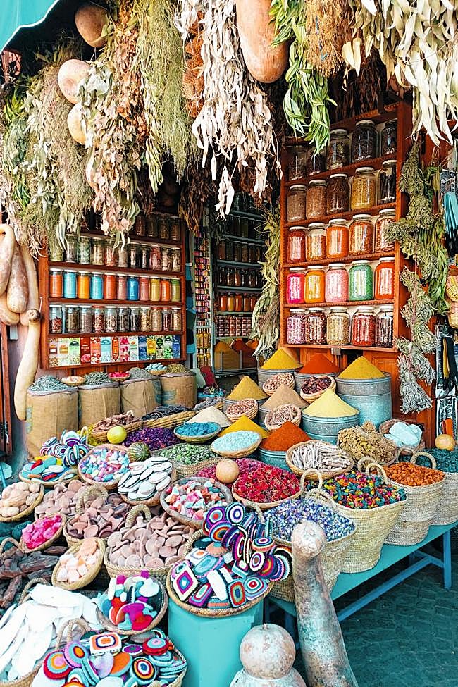Un puesto del zoco de Marrakech, en Marruecos.
