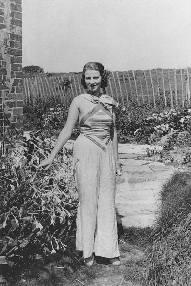 Peggy Guggenheim en Hayford Hall, uno de los lugares en los que vivió durante su estancia en Reino Unido, en 1934.