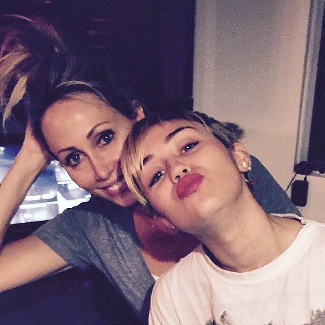 Miley Cyrus, con su madre, Leticia.