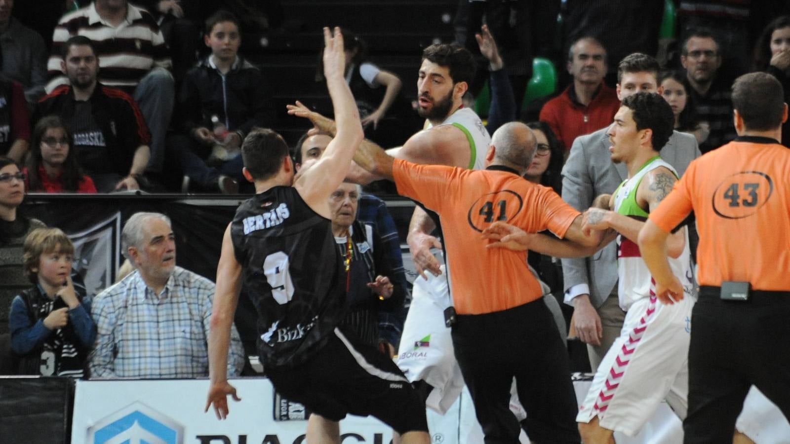 Increíble tangana en el Bilbao basket-Laboral Kutxa