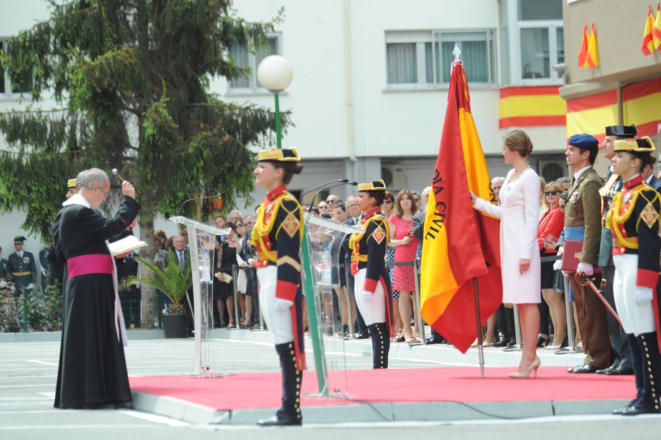 La Reina preside un homenaje a la Guardia Civil en Vitoria