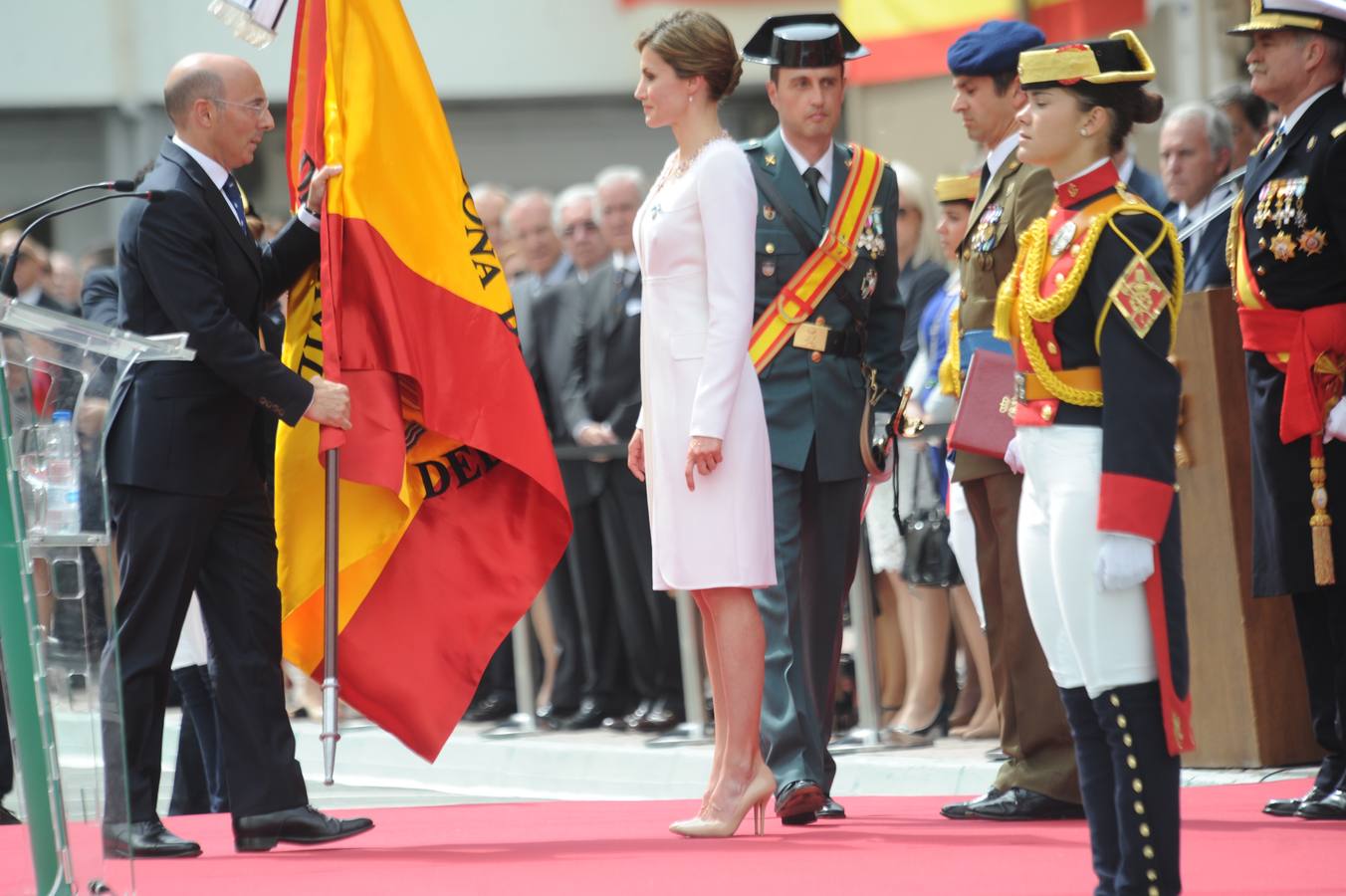 La Reina preside un homenaje a la Guardia Civil en Vitoria