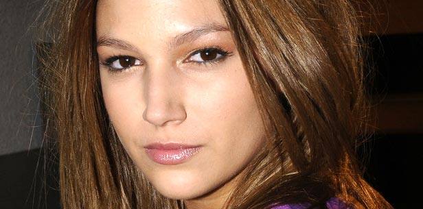 La tranformación de Úrsula Corberó desde &#039;Física o química&#039; hasta deslumbrar en los Goya