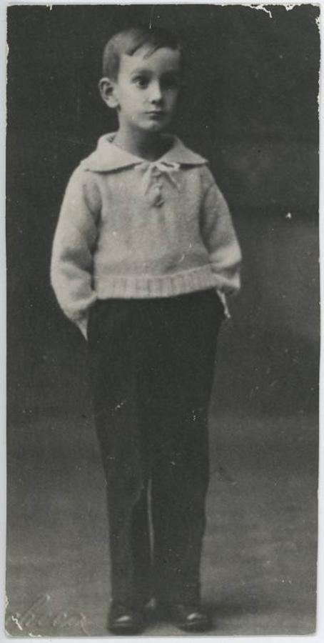 Camilo José Cela de niño en Vigo, 1924.