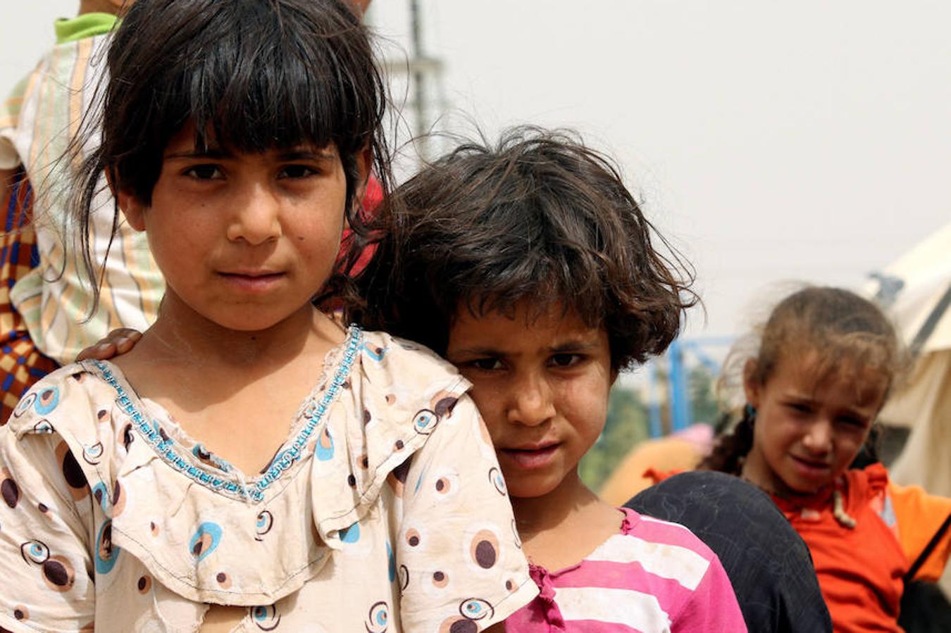 Niños desplazados que huyeron de la violencia del Estado Islámico, en un campo de refugiados en la zona Makhmour, Irak.