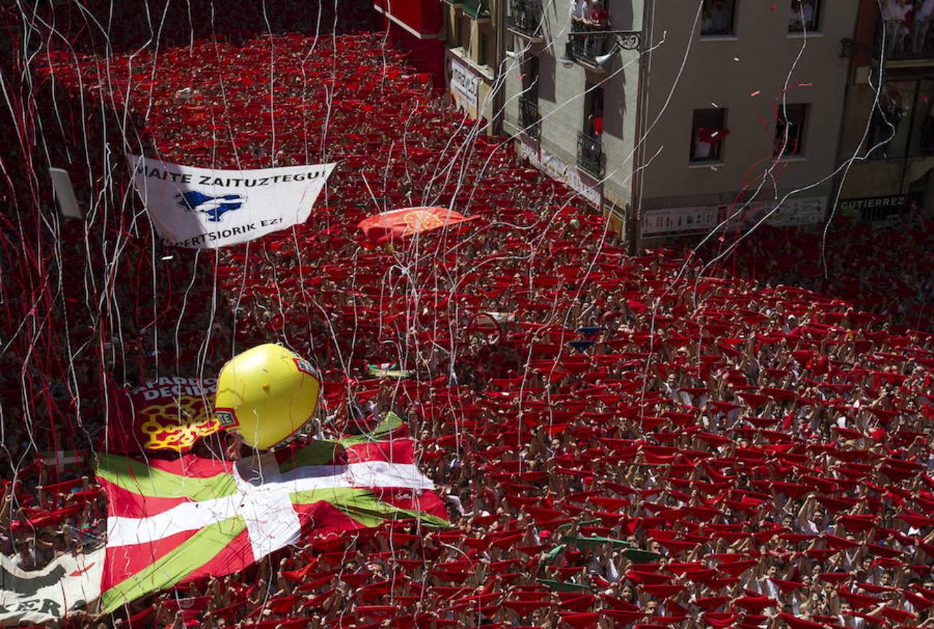 El &#039;chupinazo&#039; abre nueve días de celebración en Pamplona