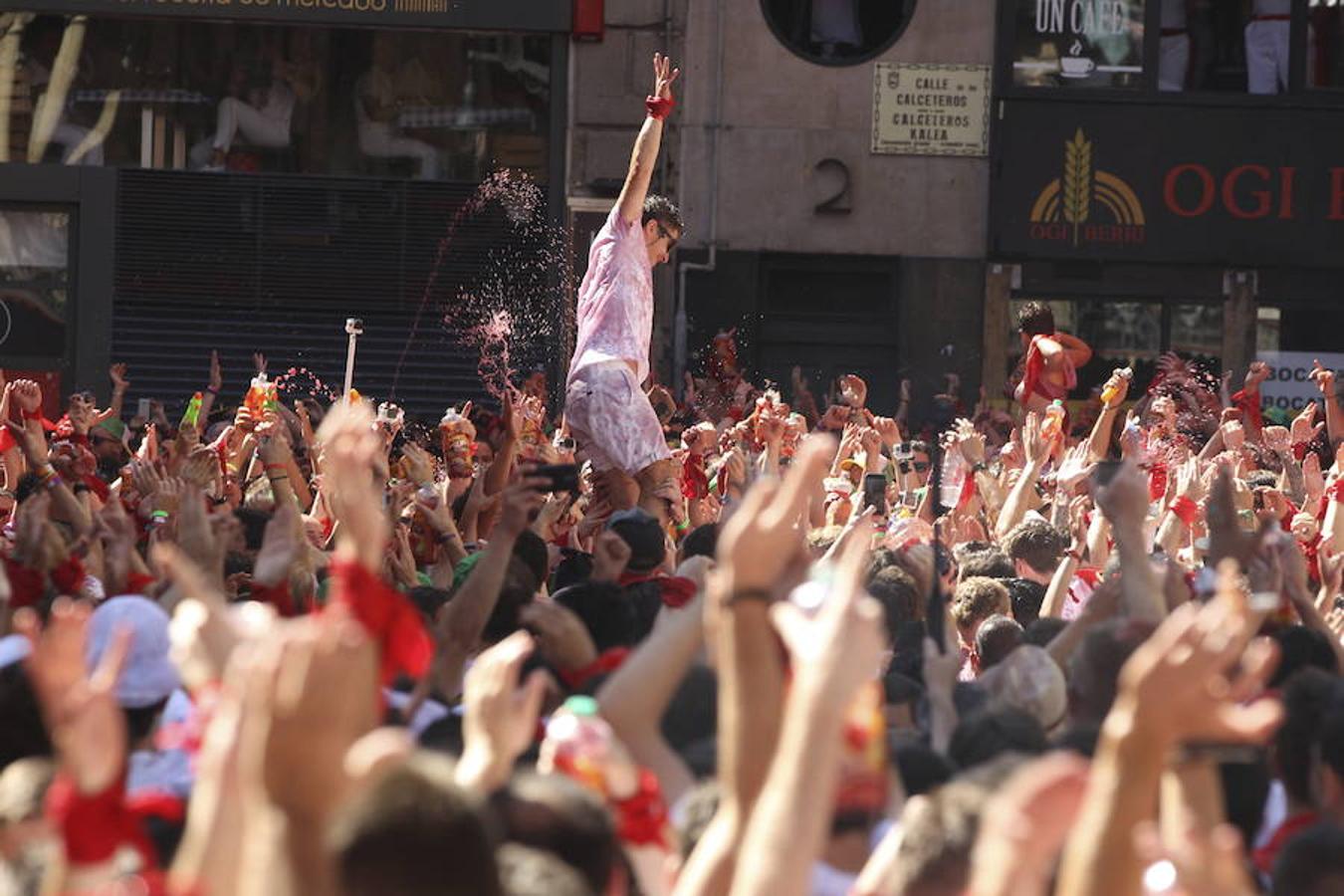 El &#039;chupinazo&#039; abre nueve días de celebración en Pamplona