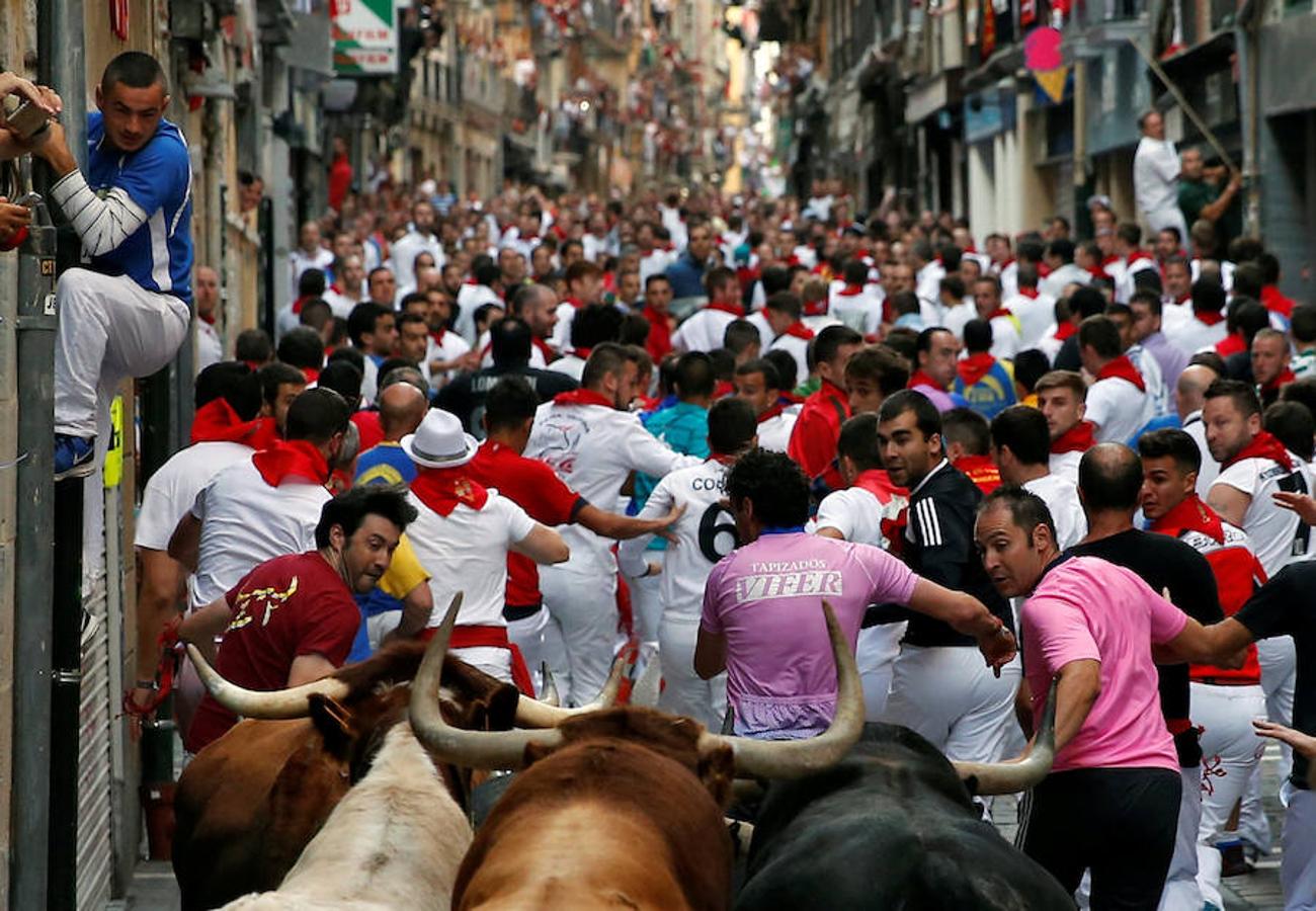 Quinto encierro de San Fermín rápido y limpio