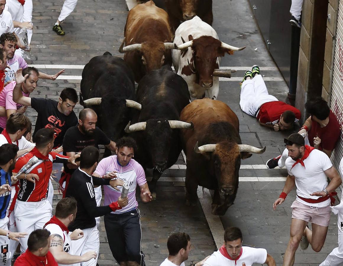 Quinto encierro de San Fermín rápido y limpio