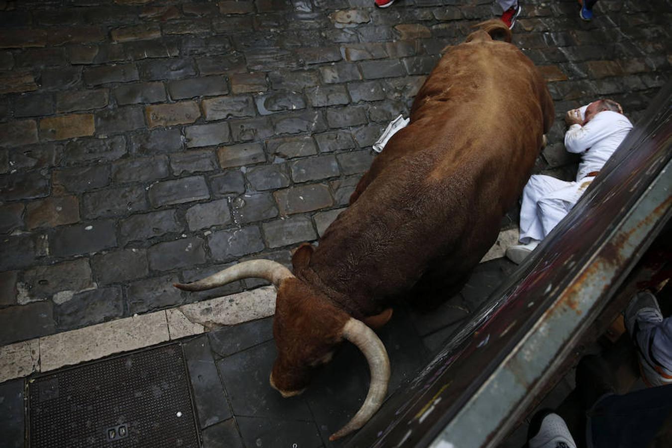 Los toros de Núñez del Cuvillo corren un encierro rápido y emocionante