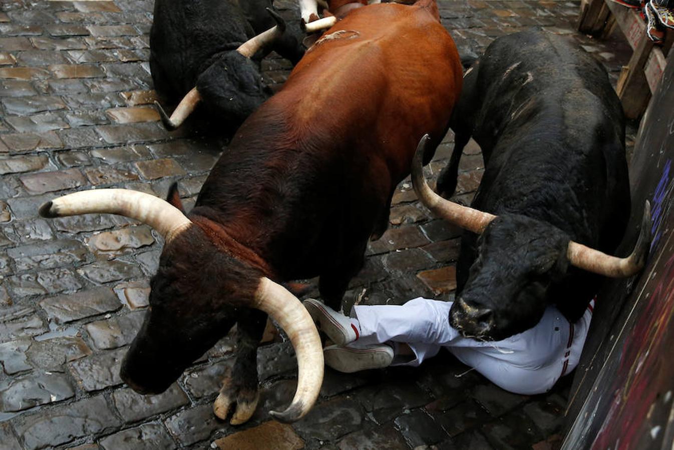 Los toros de Núñez del Cuvillo corren un encierro rápido y emocionante