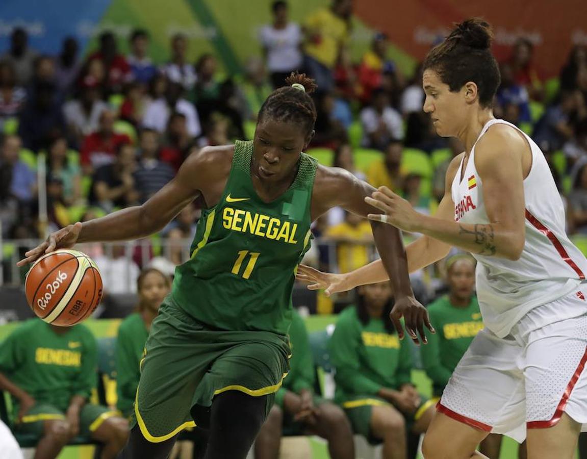 Las mejores imágenes del España - Senegal de baloncesto femenino