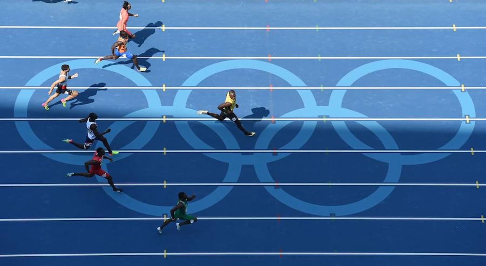 El jamaicano Usain Bolt regresó a la pista azul del estadio de Engenhao para cumplir el trámite de la primera ronda de 200 metros.