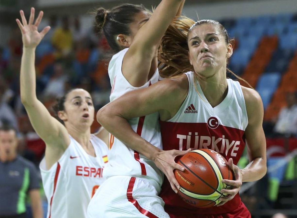 La selección femenina de baloncesto vence a Turquía