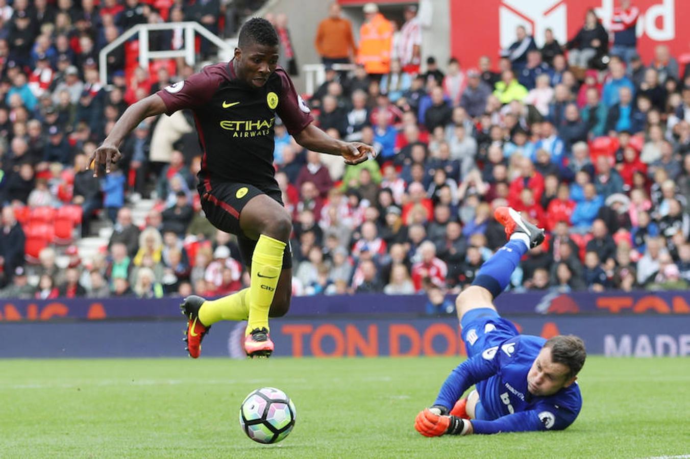 El Manchester City golea 4-1 al Stoke City