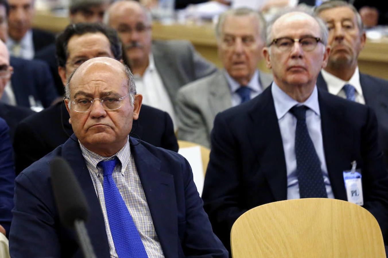 El expresidente de Viajes Marsans Gerardo Díaz Ferrán (i) y el expresidente de Caja Madrid Rodrigo Rato (d), durante la primera sesión del juicio.