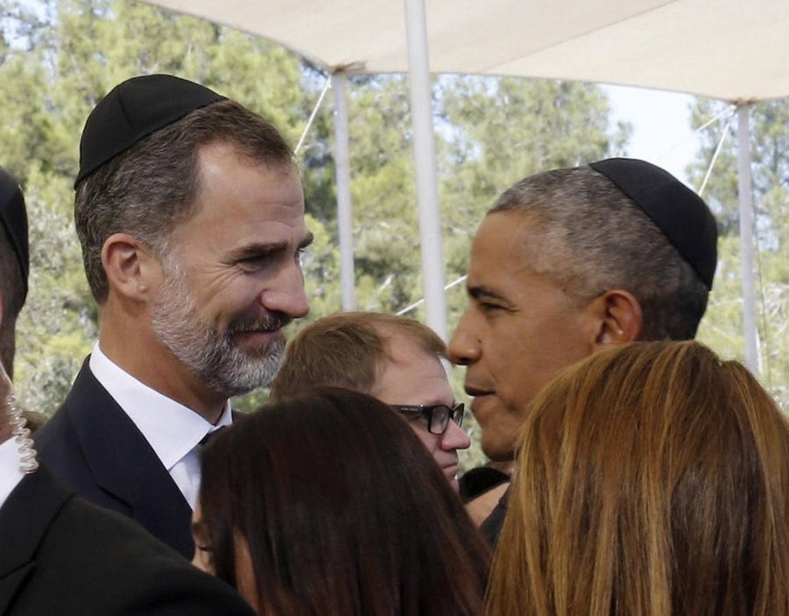 El rey Felipe VI conversa con el presidente de Estados Unidos, Barack Obama.