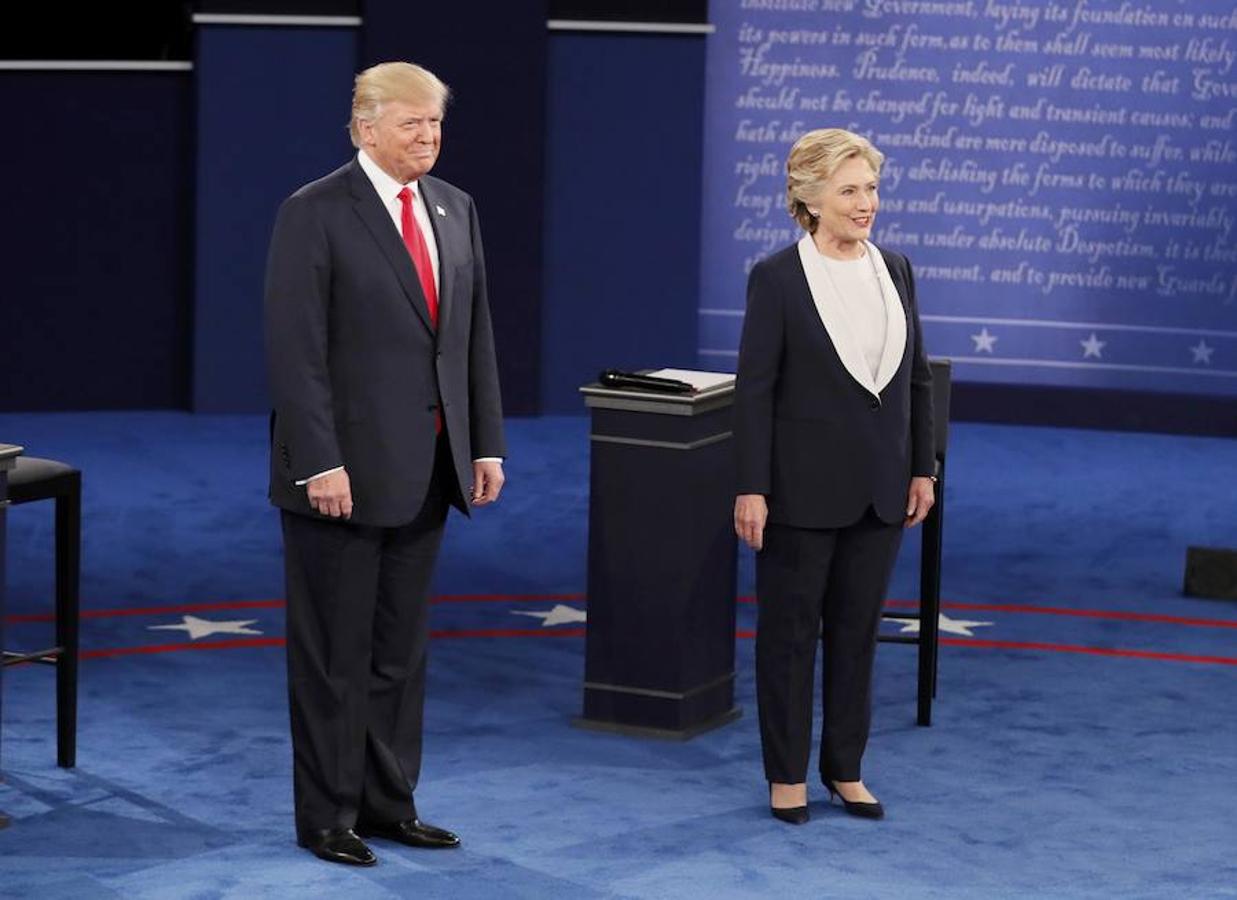 Trump y Clinton al inicio del debate.