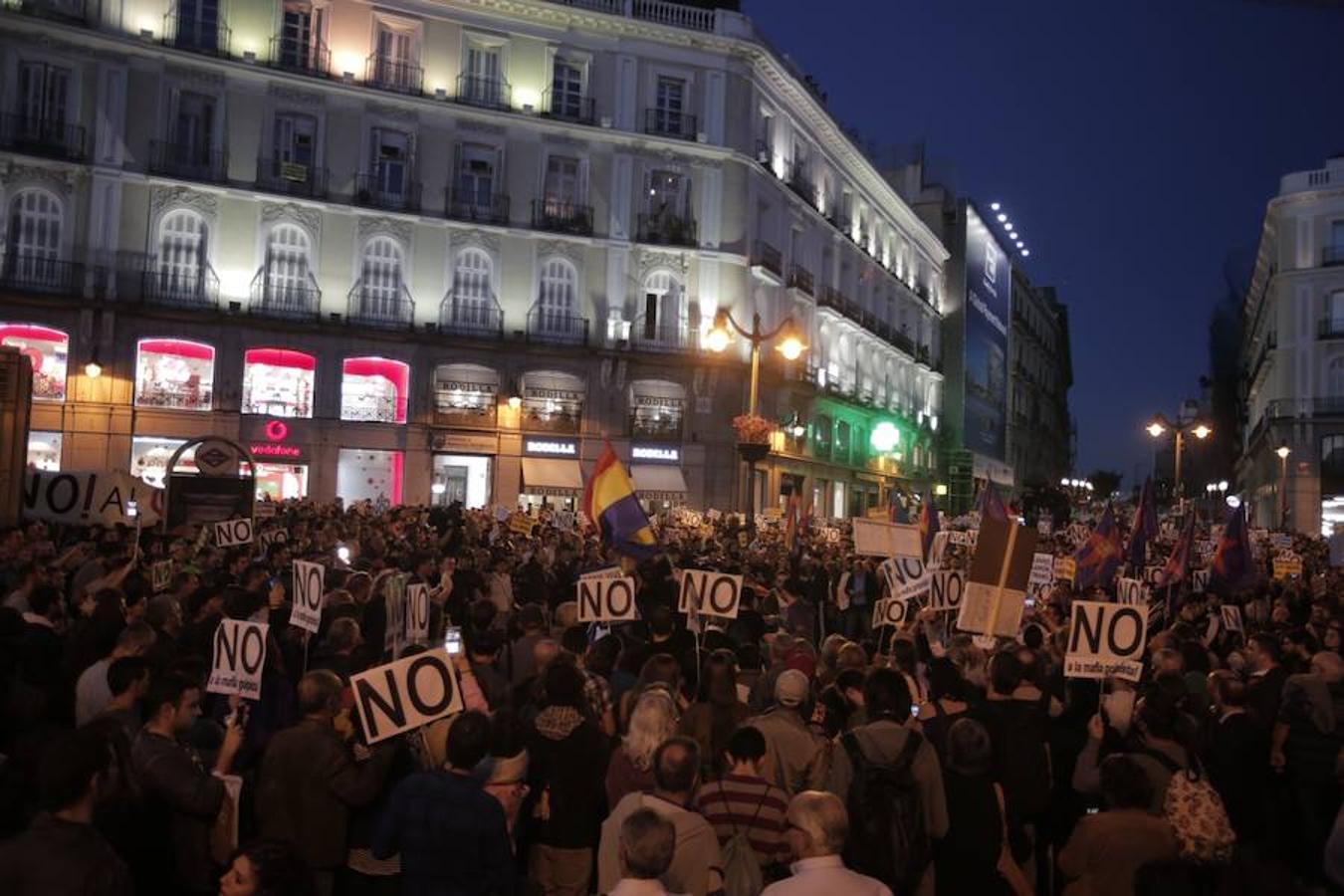 &#039;Rodea el Congreso&#039; por la investidura de Rajoy