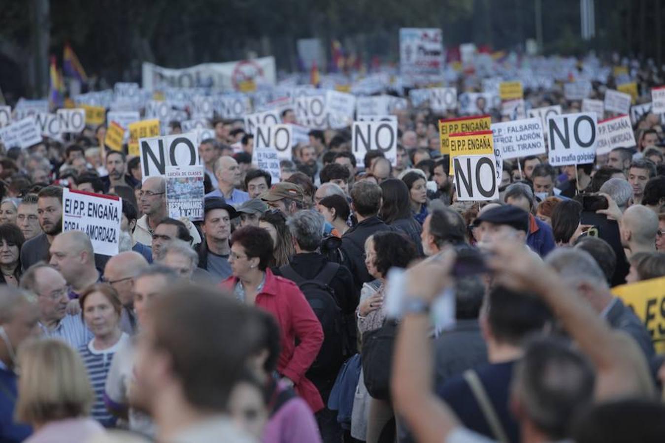 &#039;Rodea el Congreso&#039; por la investidura de Rajoy